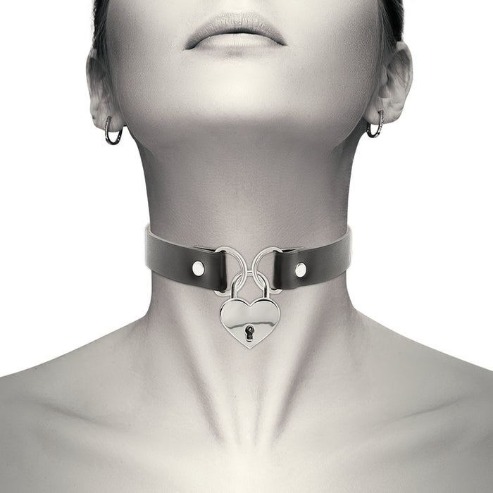 Coquette Chic Desire - Collar Cuero Vegano Accesorio Corazón Con Llave