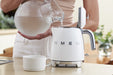 EAN 8017709302221 - Smeg KLF05WHEU tetera eléctrica 0,8 L 1400 W Blanco imagen 14