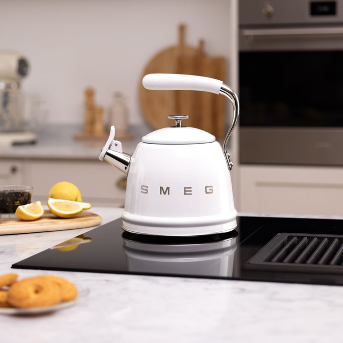 EAN 8017709347901 - Smeg WKF01WH tetera 2,3 L Blanco imagen 9