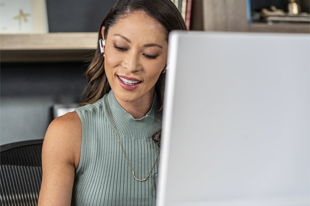 EAN 0197497053951 - HP Poly Voyager Free 60 UC Carbon Black Earbuds +BT700 USB-A Adapter +Basic Charge Case Auriculares Inalá imagen 4