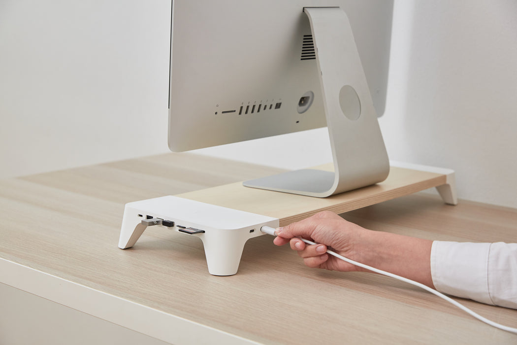 EAN 8809418160977 - POUT 3-in-1 wooden monitor stand hub with fast wireless charging pad EYES 8 Armario archivador imagen 8