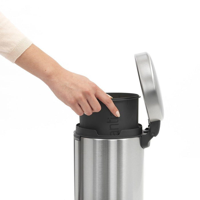 EAN 8710755112164 - Brabantia Pedal Bin newIcon Alrededor Acero pulido imagen 5