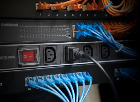 EAN 0766623157469 - Manhattan 157469 cable de transmisión Negro 1,8 m C14 acoplador Acoplador C13 2 x imagen 6