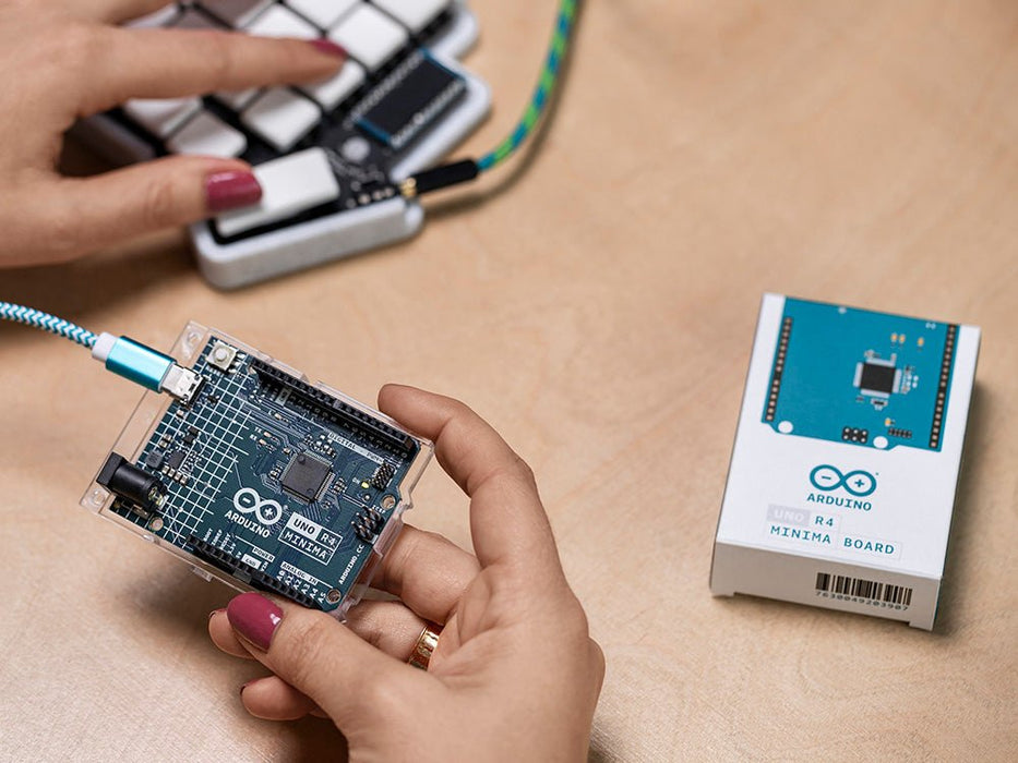 EAN 7630049203907 - Arduino UNO R4 Minima placa de desarrollo 48 MHz imagen 6