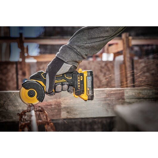 EAN 5035048747759 - DeWALT DCS438N-XJ cortador universal inalámbrico 18 V imagen 10