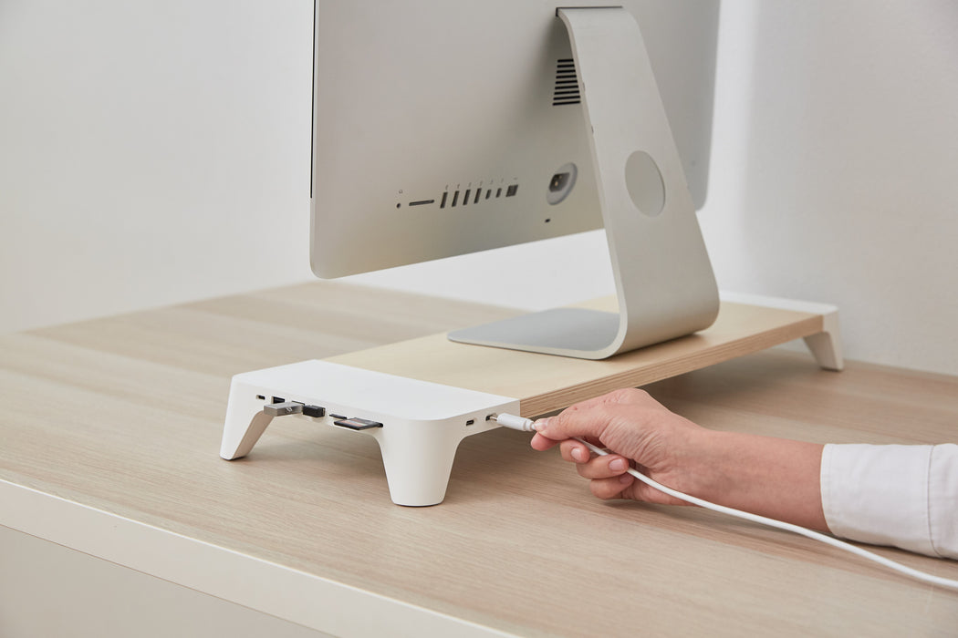 EAN 8809418160977 - POUT 3-in-1 wooden monitor stand hub with fast wireless charging pad EYES 8 Armario archivador imagen 2