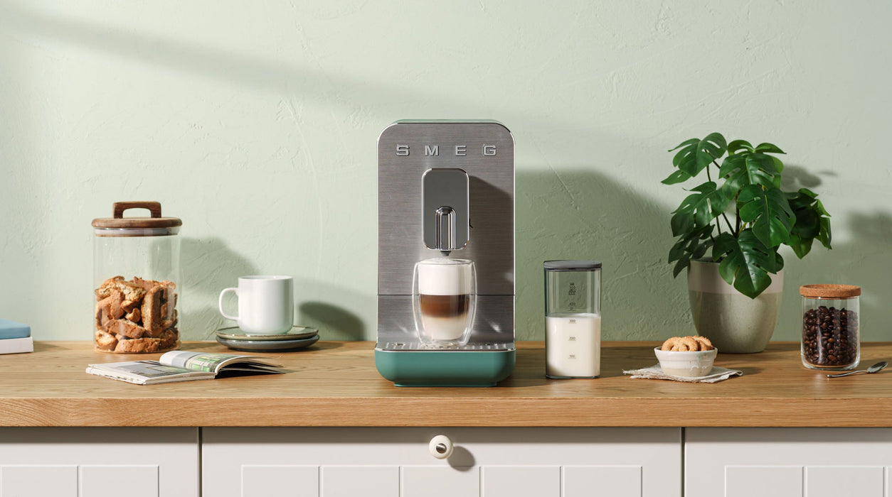 EAN 8017709335014 - Smeg BCC13EGMEU cafetera eléctrica Totalmente automática Máquina espresso 1,4 L imagen 36