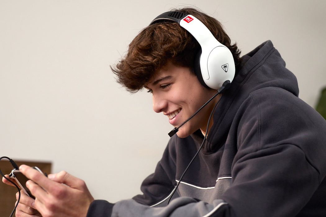 EAN 0840454400137 - Turtle Beach Airlite Fit Auriculares Alámbrico Diadema Juego Negro, Blanco imagen 8