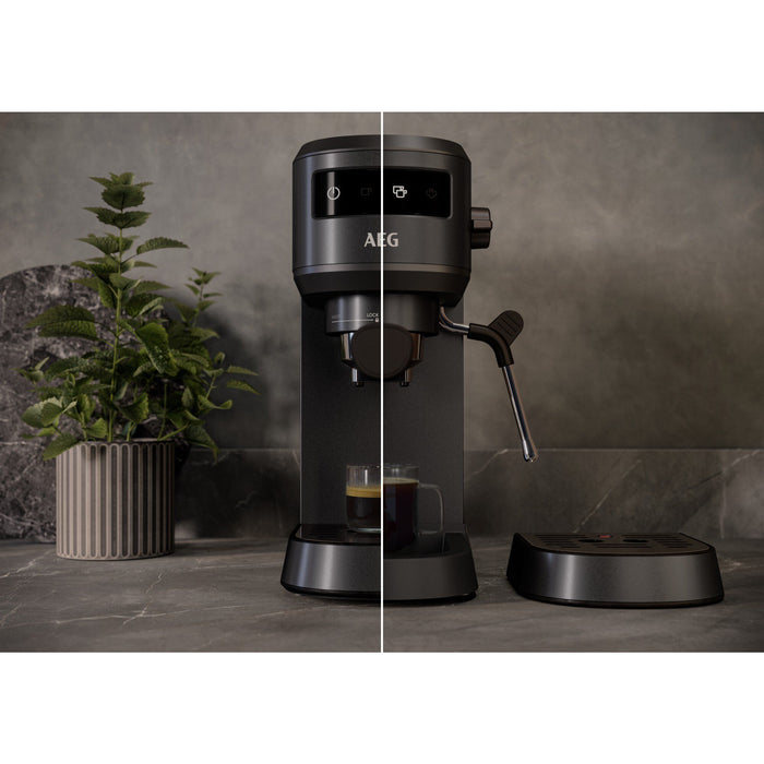 EAN 7332543838349 - AEG EC6-1-6BST Manual Máquina espresso 1 L imagen 6