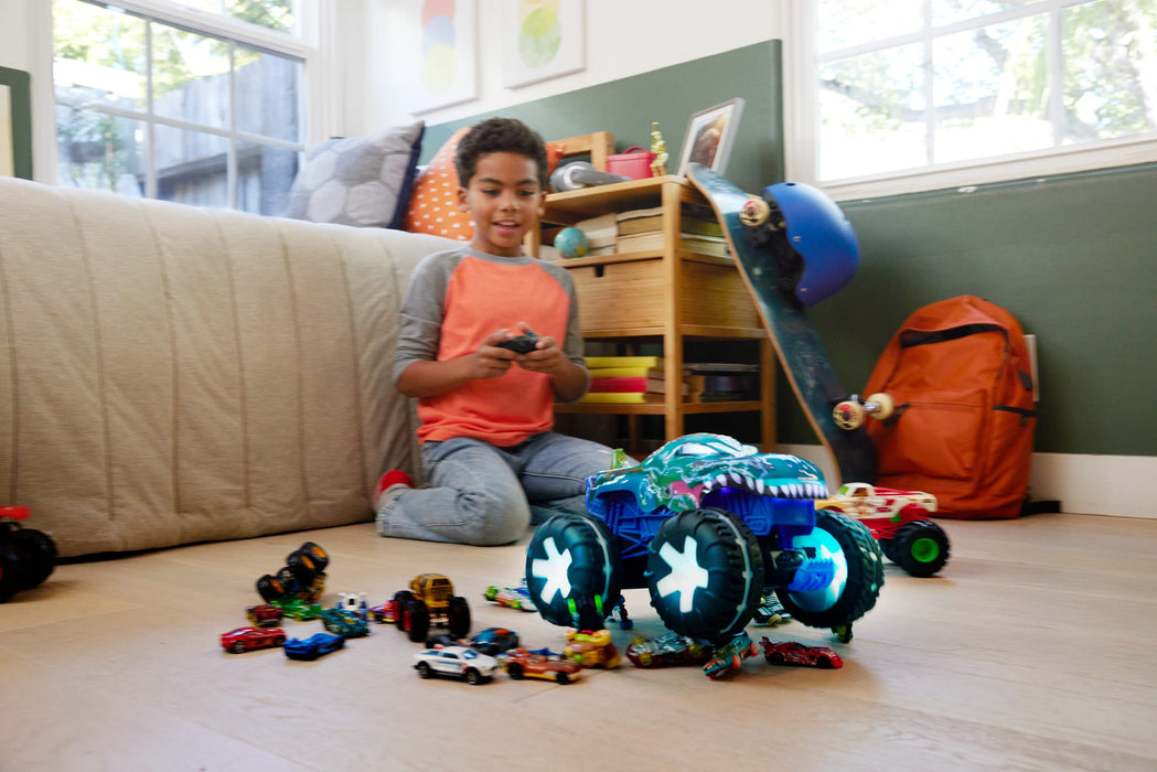EAN 0194735258246 - Hot Wheels Monster Trucks JBD90 vehículo de juguete imagen 2