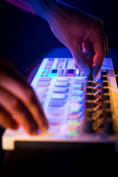 EAN 3760033530840 - Arturia BEATSTEP PRO Blanco imagen 3