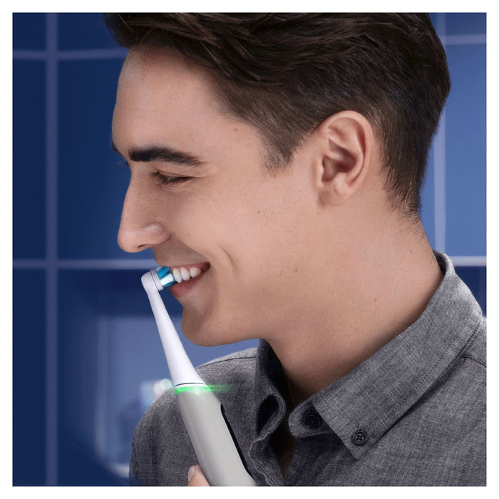 EAN 4210201377788 - Oral-B iO 80351524 cepillo eléctrico para dientes Adulto Cepillo dental vibratorio Gris imagen 8