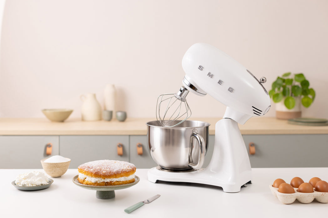 EAN 8017709353803 - Smeg SMF05WHEU batidora Batidora de varillas 1000 W Blanco imagen 17