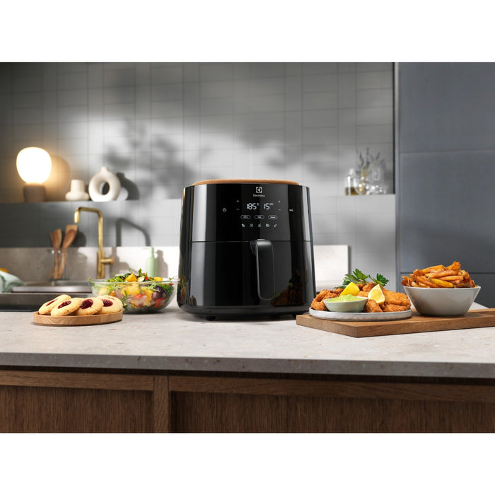 EAN 7333394032597 - Electrolux EAF7B Sencillo 6,8 L Independiente 1800 W Freidora de aire caliente Negro imagen 9