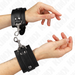 Kink - Muñequeras Estilo Mazmorra Con Cerradura Negro Ajustable 21-28 Cm X 5.5 Cm